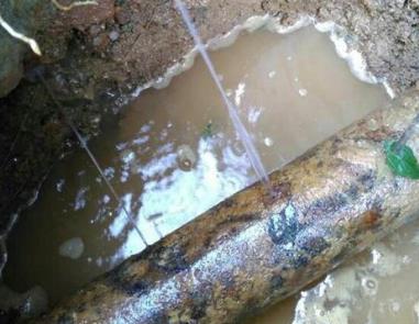 海沧楼顶渗水维修公司分享下地暖漏水的原因及检测方法。